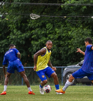 PROFISSIONAIS E CRIAS DO MEC SE ENFRENTAM EM JOGO-TREINO