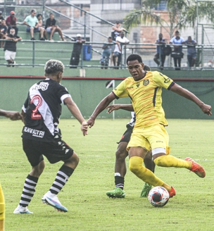 MADUREIRA CONQUISTA PONTO IMPORTANTE FORA DE CASA CONTRA O VASCO